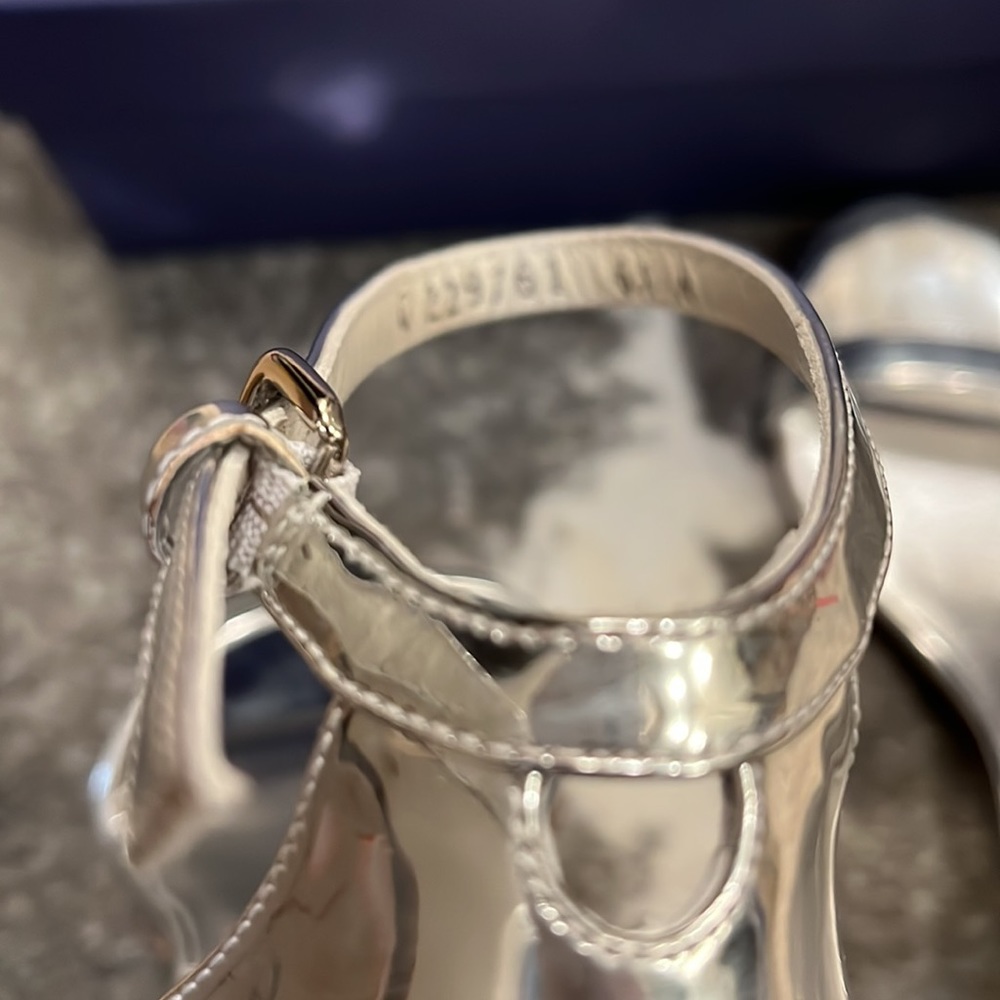 Stuart Weitzman “Simple” Heels - Picture 4 of 7